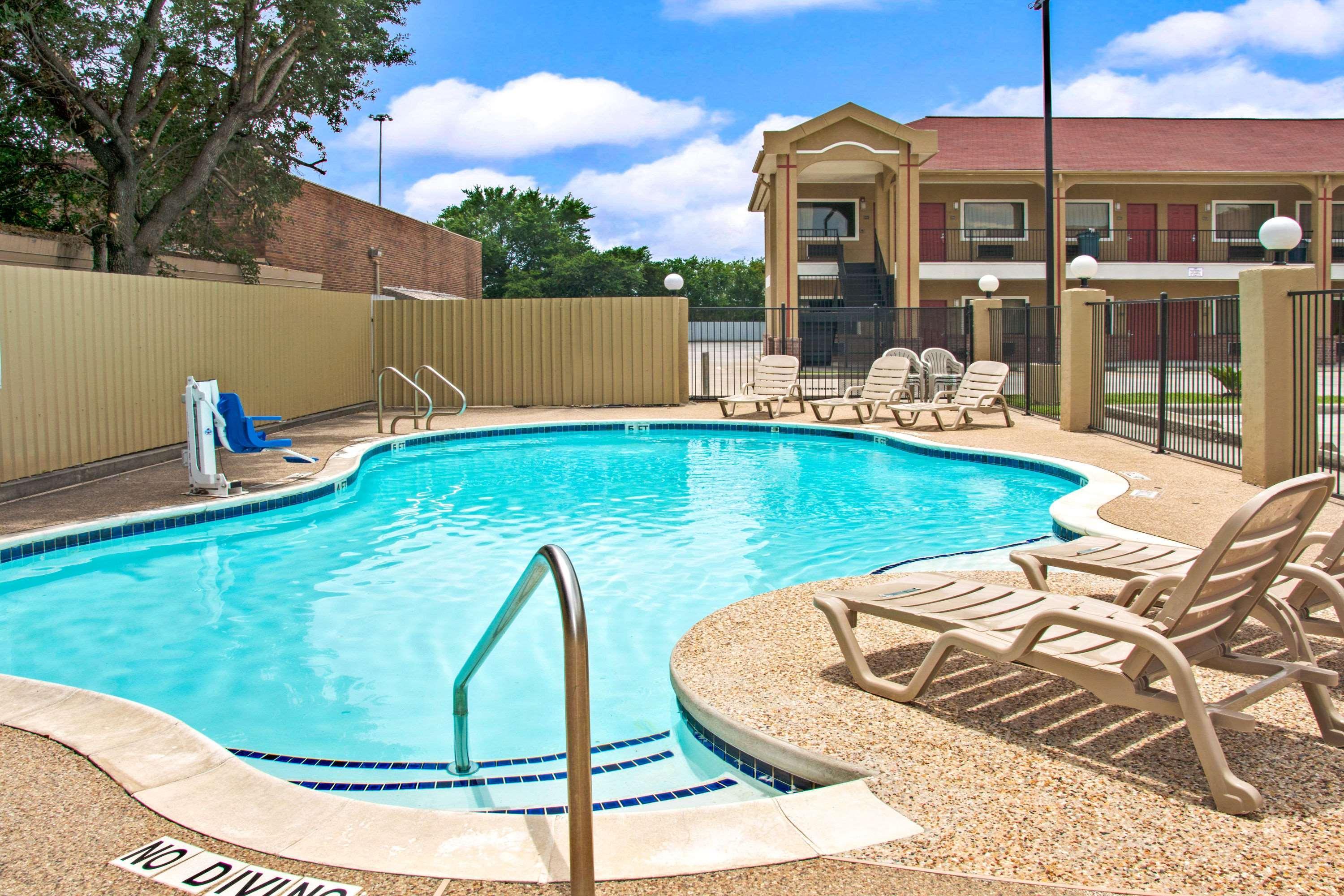 Super 8 By Wyndham Houston/Brookhollow Nw Extérieur photo