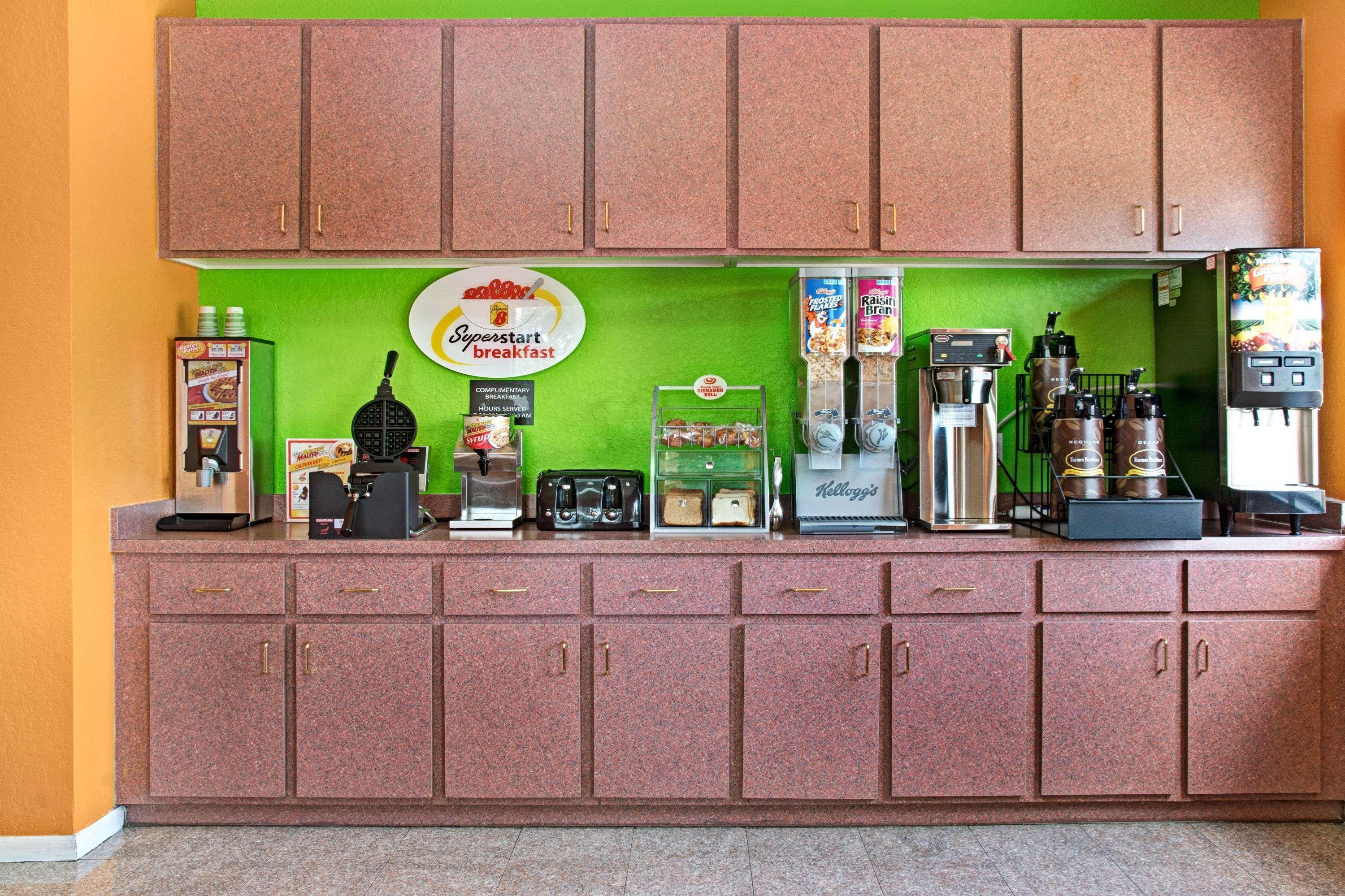 Super 8 By Wyndham Houston/Brookhollow Nw Extérieur photo