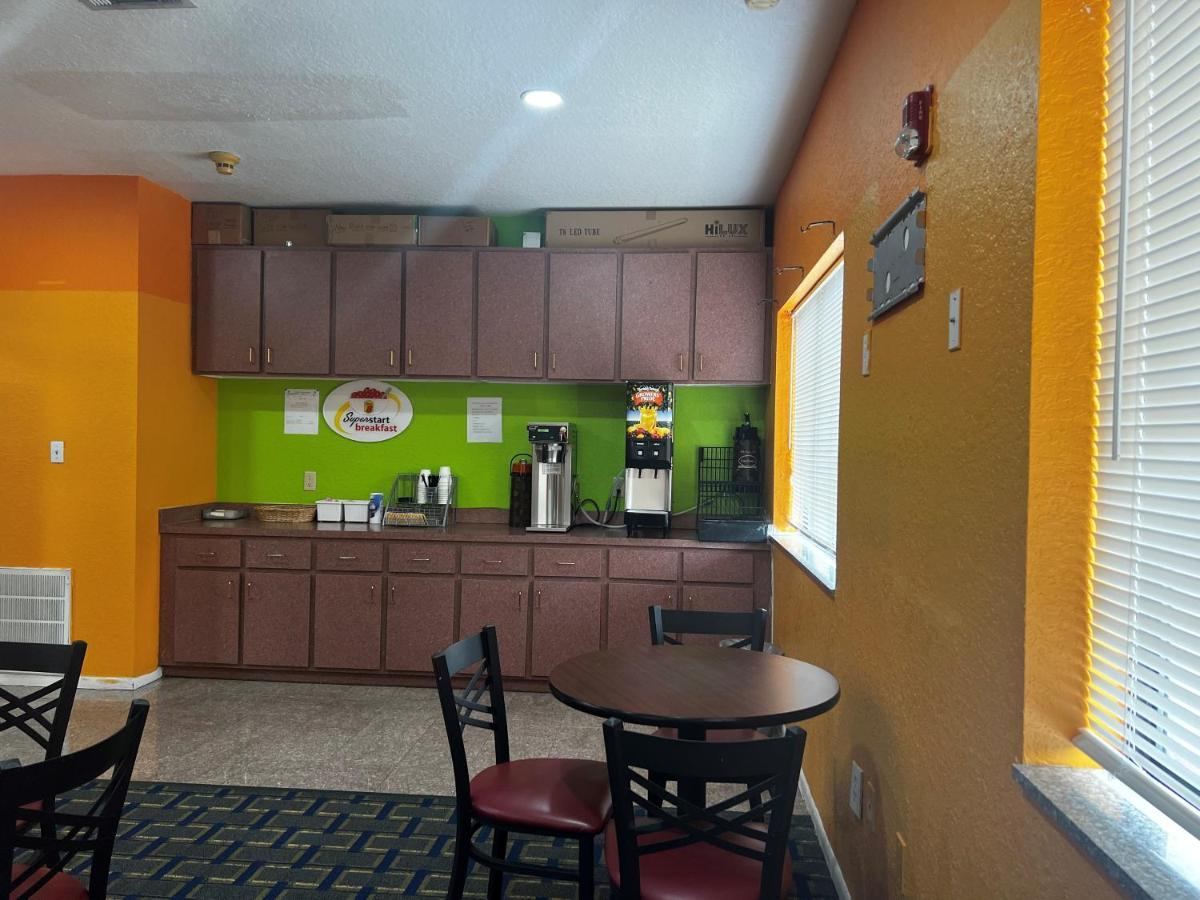 Super 8 By Wyndham Houston/Brookhollow Nw Extérieur photo