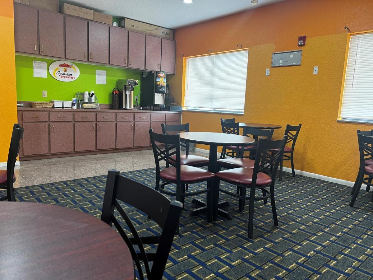 Super 8 By Wyndham Houston/Brookhollow Nw Extérieur photo